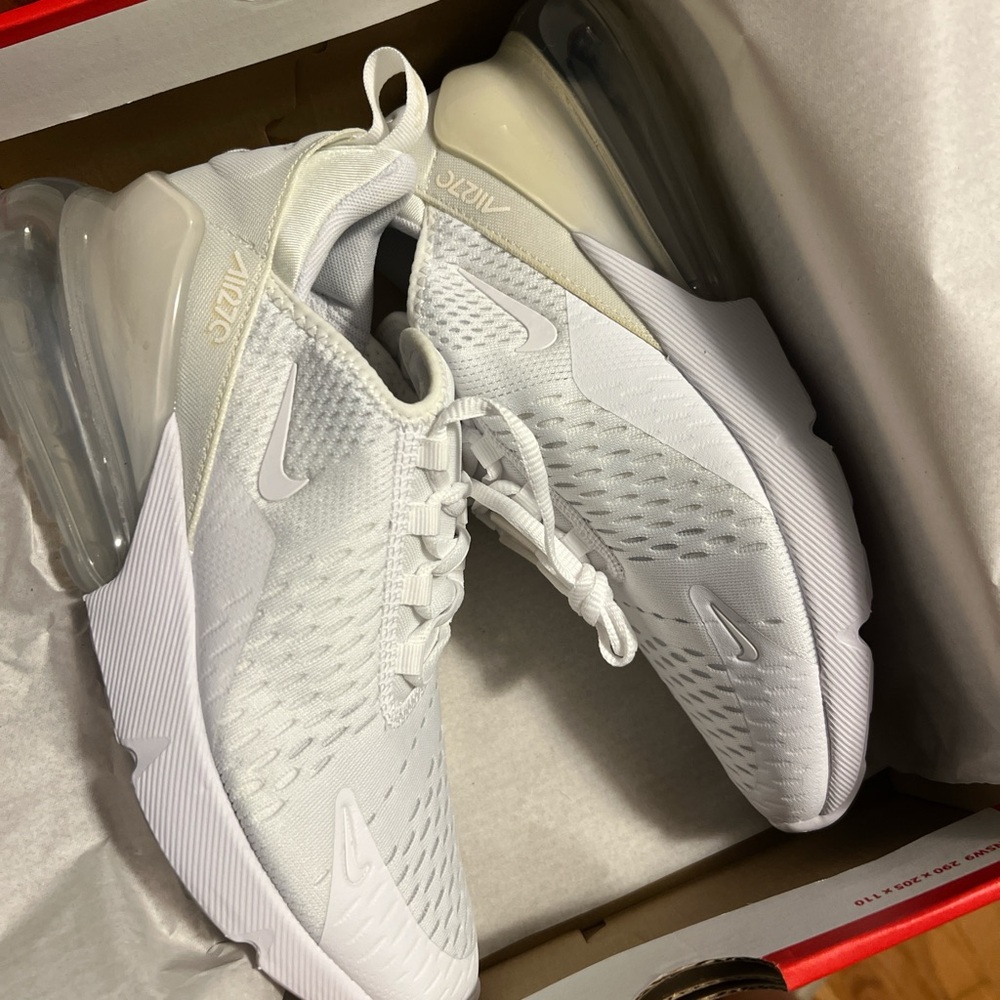 Nike Air Max 270 - BRAND NEW